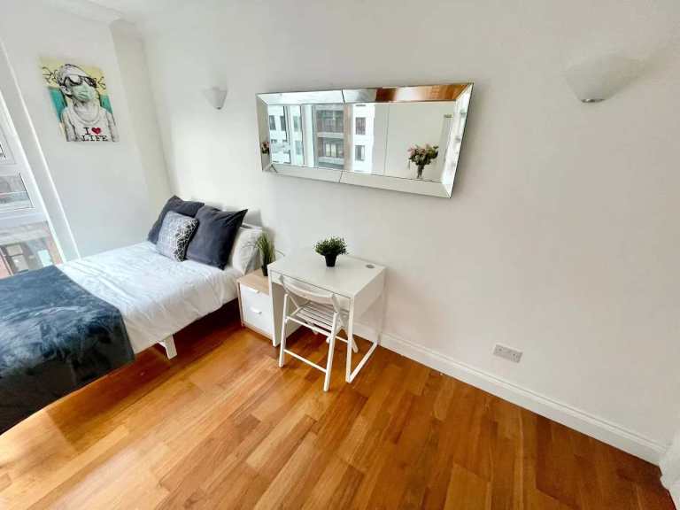 BRIGHT DOUBLE ROOM TO RENT IN WOOD GREEN - AVAILABLE NOW 🏡