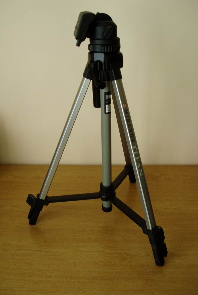 TP10 Miranda Titan tripod stand