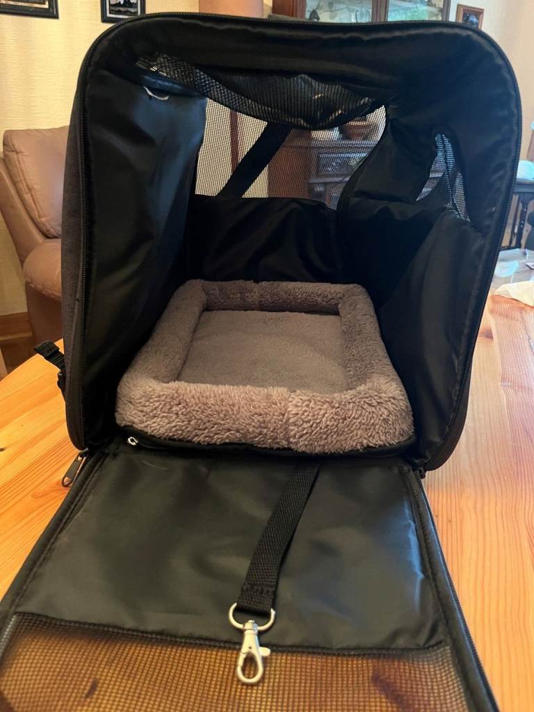 Puppy/Small Dog Bundle – Pet Carrier, Slow Feeder, No-Pull Harness & 20m Training Lead
