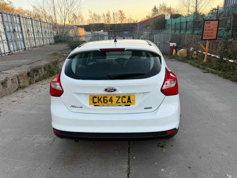 2014 Ford Focus 1.0 125 EcoBoost Zetec Navigator 5dr HATCHBACK Petrol Manual