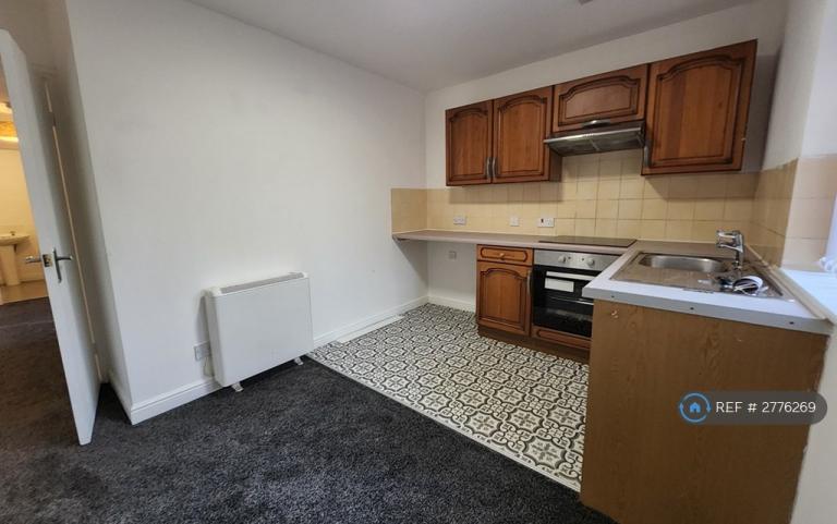 2 bedroom flat in Chapel Walk, Coppull, Chorley, PR7 (2 bed) (#2776269)