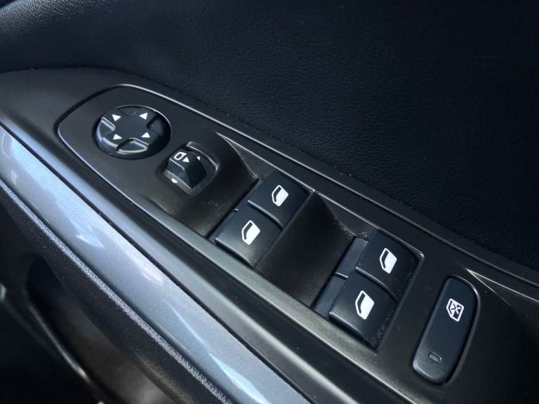 2020 Vauxhall Grandland X 1.2 Turbo Sport Nav 5dr Hatchback PETROL Manual