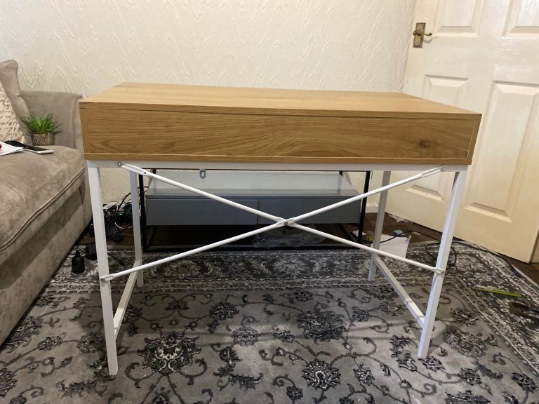 Modern wooden Desk with Drawer
