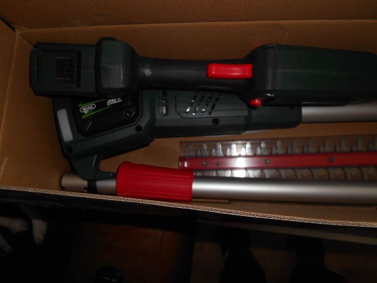 Cordless Hedge Trimmer with Pruner Chain Saw