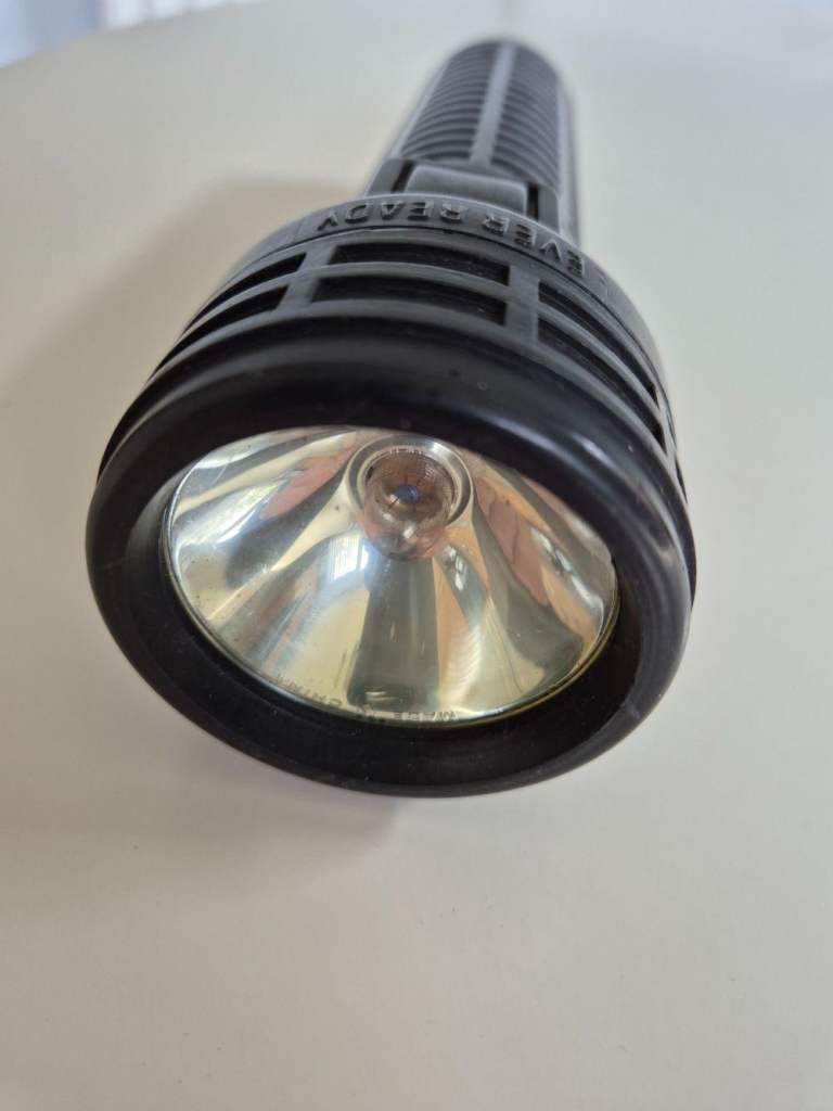 Solid Eveready Rubber 2 cell torch (takes 2 D size batteries) - approx 20cm in length