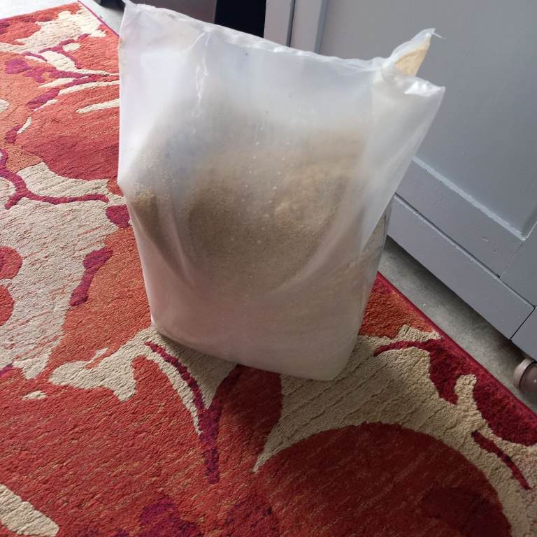 KILN Dried  Silica Sand for infill on Artificial Grass   1 x 25kg bag 2 Bags Available – Unopened