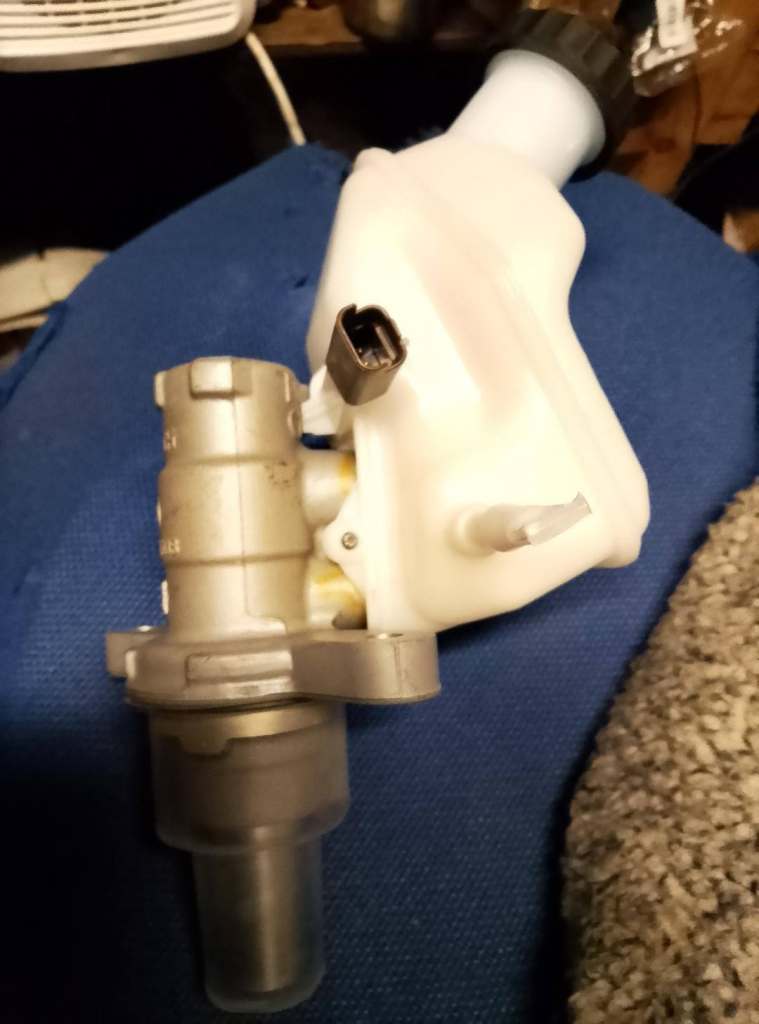 GENUINE MG6 BRAKE MASTER CYLINDER 