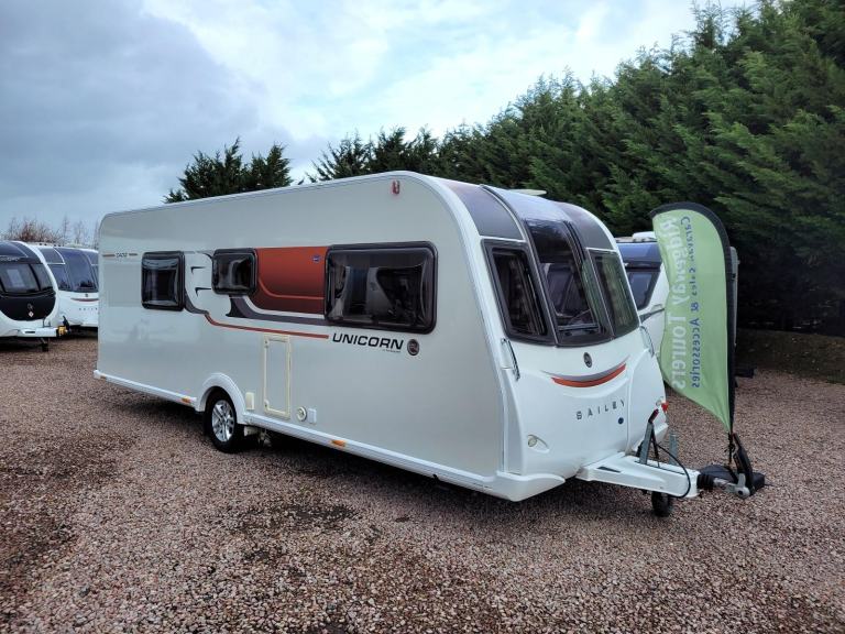 * SALE AGREED*Bailey Unicorn III Cadiz 2015 Single Axle 4 Berth - win Fixed Beds