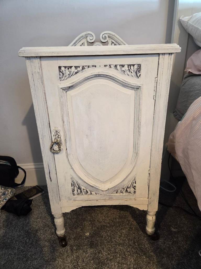 Charming White Bedside Table with Carved Details – Good Condition