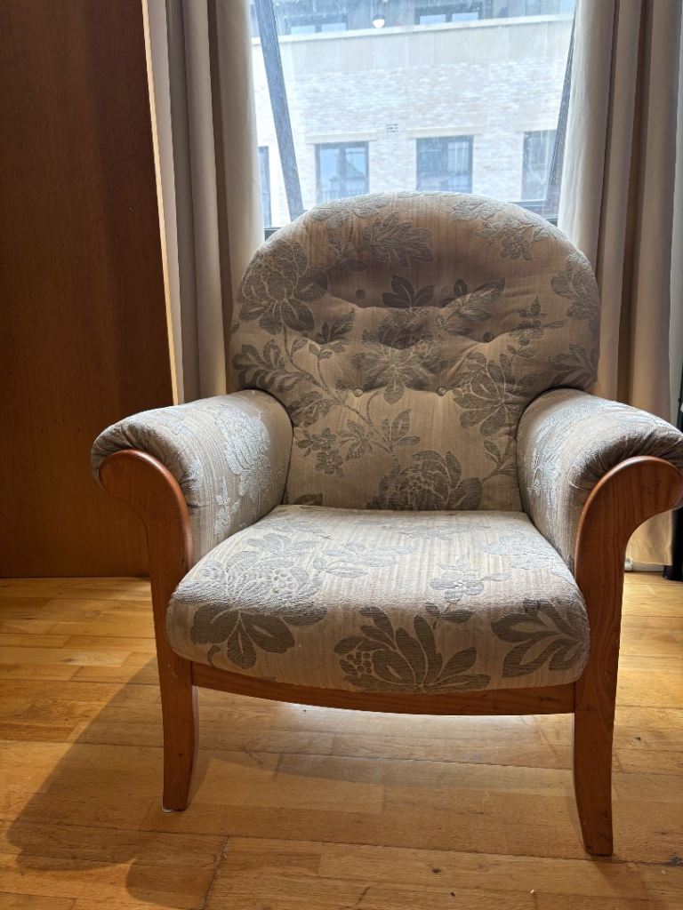 Armchair with floral patterns 