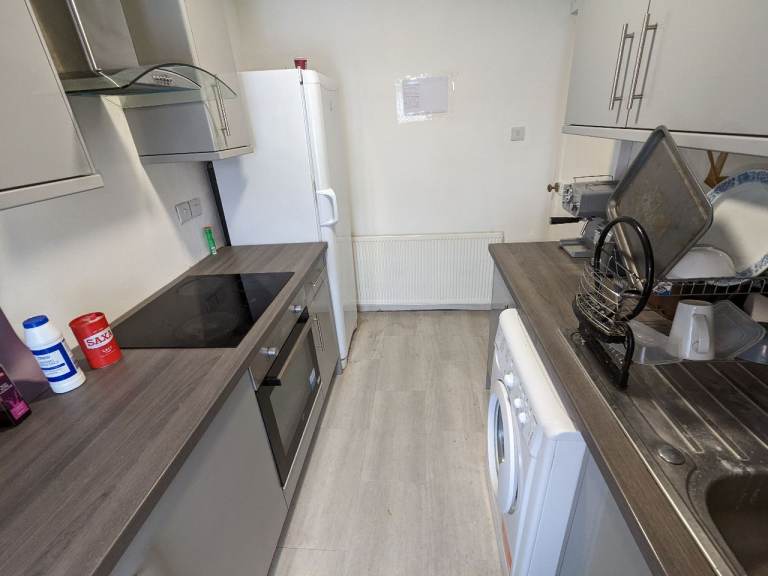 Bills Included, Single Room in a 3 Bed Flat,  Ideal for Green Park, Tesco Distribution Centre,