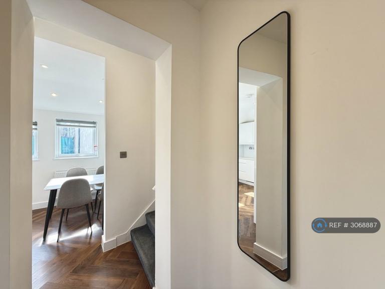 2 bedroom flat in Rushey Green, London, SE6 (2 bed) (#3068887)
