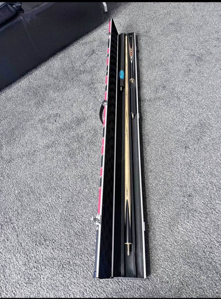 Woods Classic 3/4  Snooker Cue with Case – Good Condition, Red and Black