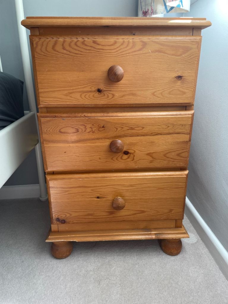 Pine Bedside 3 drawers unit