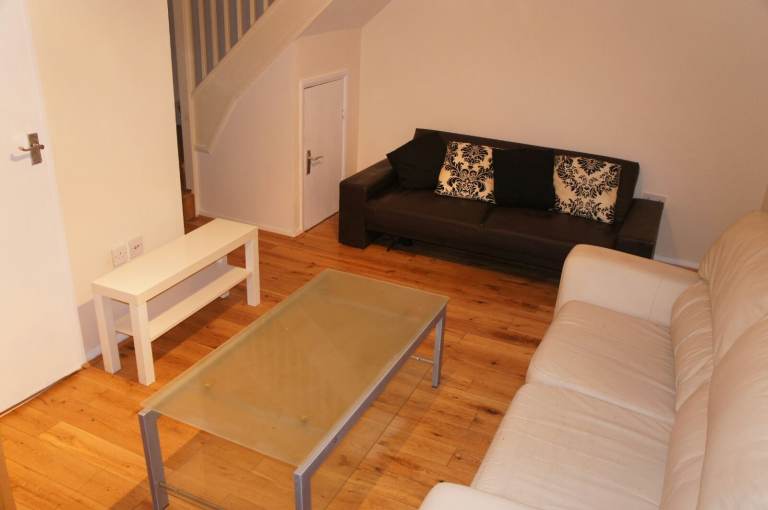 1 BEDROOM HOUSE FOR RENT HAWTHORN CLOSE CRANFORD £1500