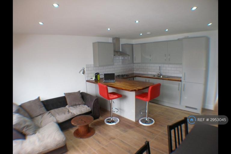 3 bedroom flat in Garden Amersham Road, London, SE14 (3 bed) (#2953045)