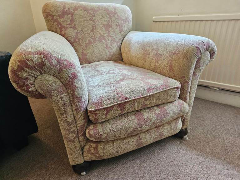 LARGE AND VERY COMFORTABLE ARMCHAIR