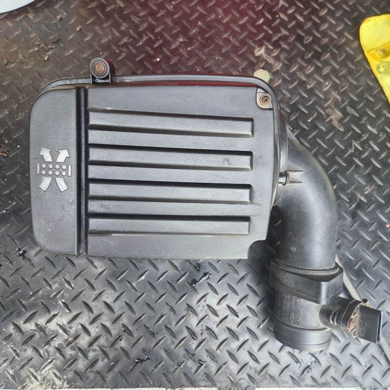 VW Golf MK5 / Jetta / Eos Air Filter Box Housing & Mass Air Flow Sensor (MAAF) – 1K0 129 601 C 
