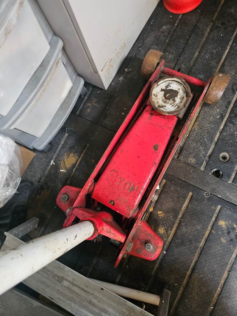 Red Trolley Jack 3 tones - Fair Condition