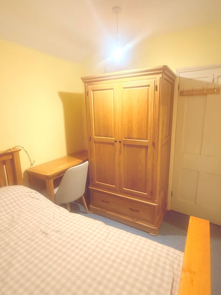 A single bedroom available for rent near SN1 3PH Swindon, includes all bills