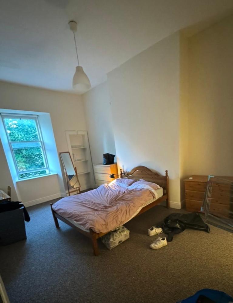 3 rooms available in West End flat