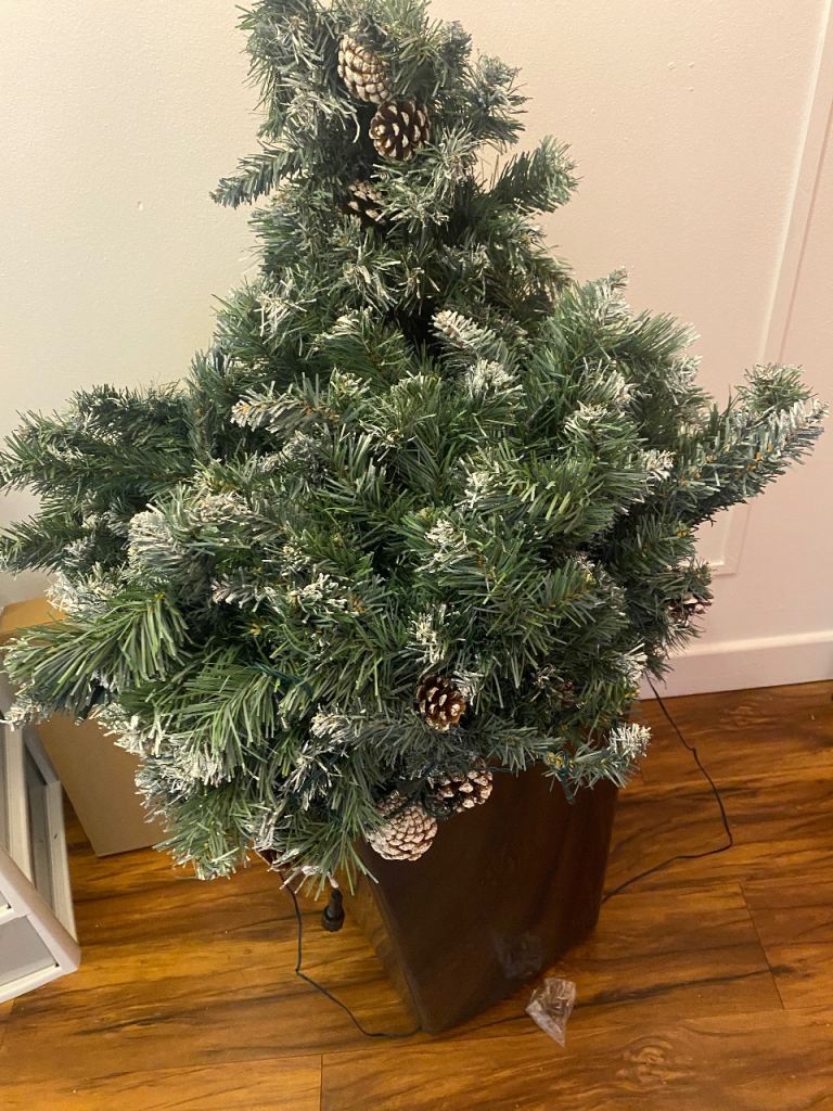 5ft Christmas tree 