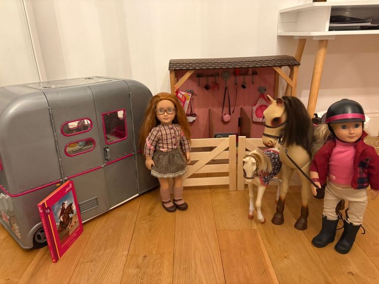 Our Generation stable, trailer, horse etc 