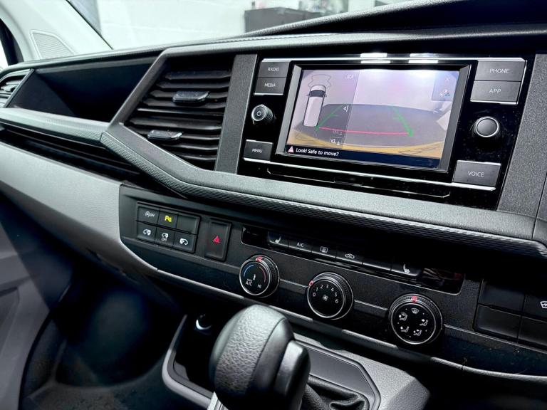 2022 Volkswagen Transporter 2.0 BiTDI T32 Highline Kombi DSG FWD SWB Euro 6 (s/s) 5dr WINDOW VAN ...