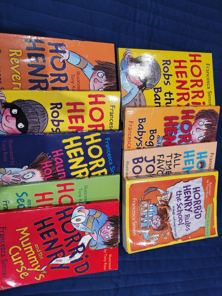 Horrid Henry books x9