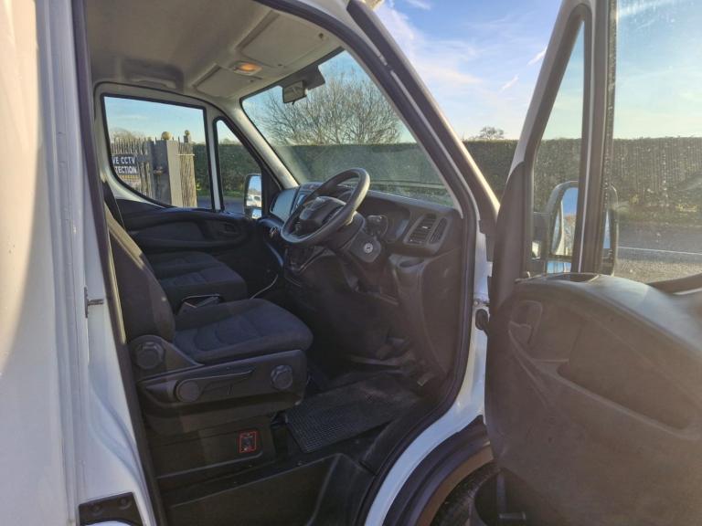 IVECO DAILY LUTON BUSINESS 2.3 D HPI 14V 35S 3000 2021