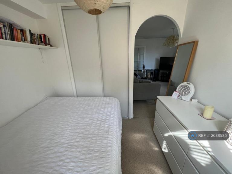 Studio flat in John Williams Close, London, SE14 (#2688585)