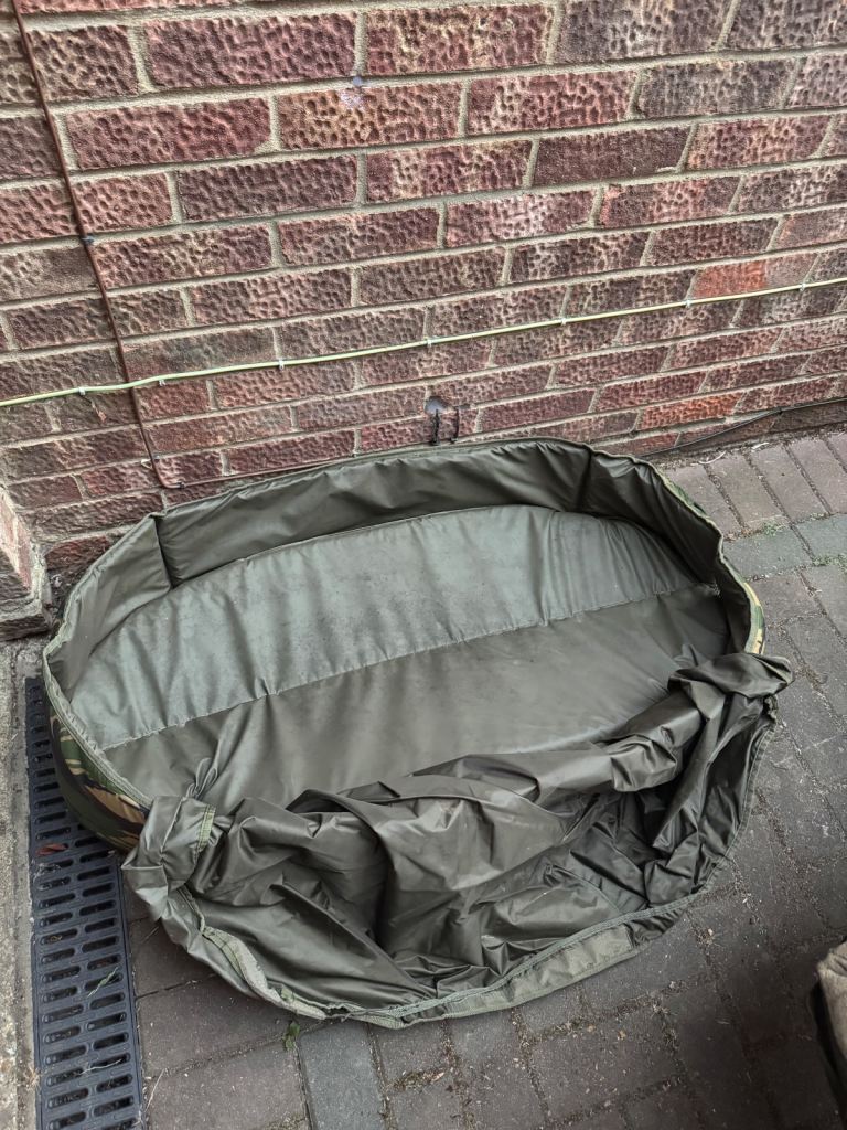 Tracker oval unhooking mat crib