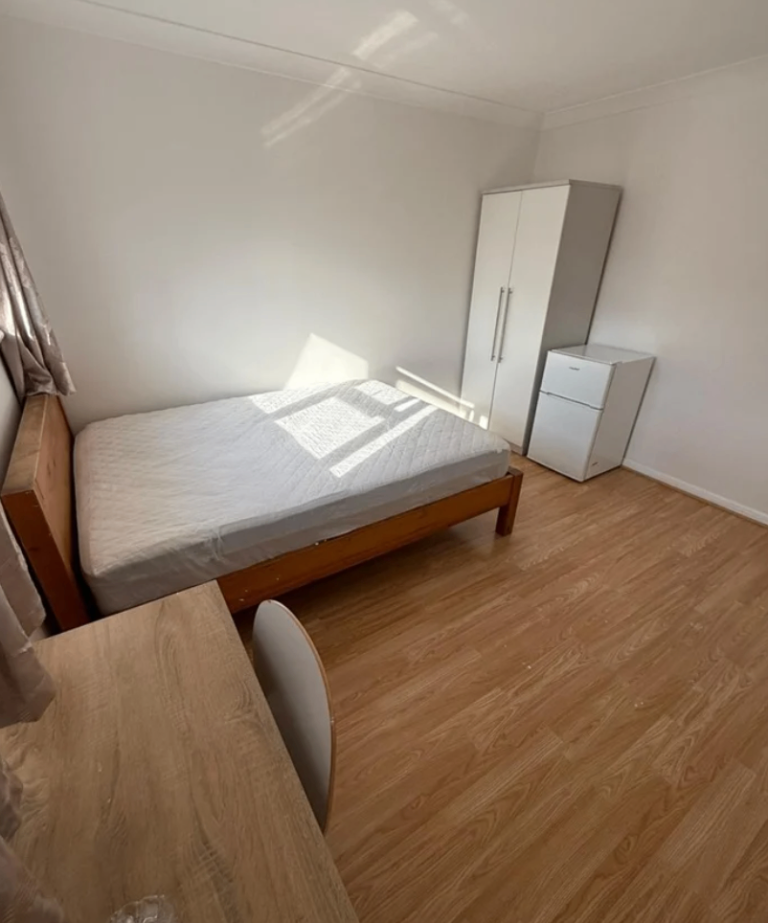 Double Room Stratford £870/pm - Bills Inc | Garden | Private Fridge | E15