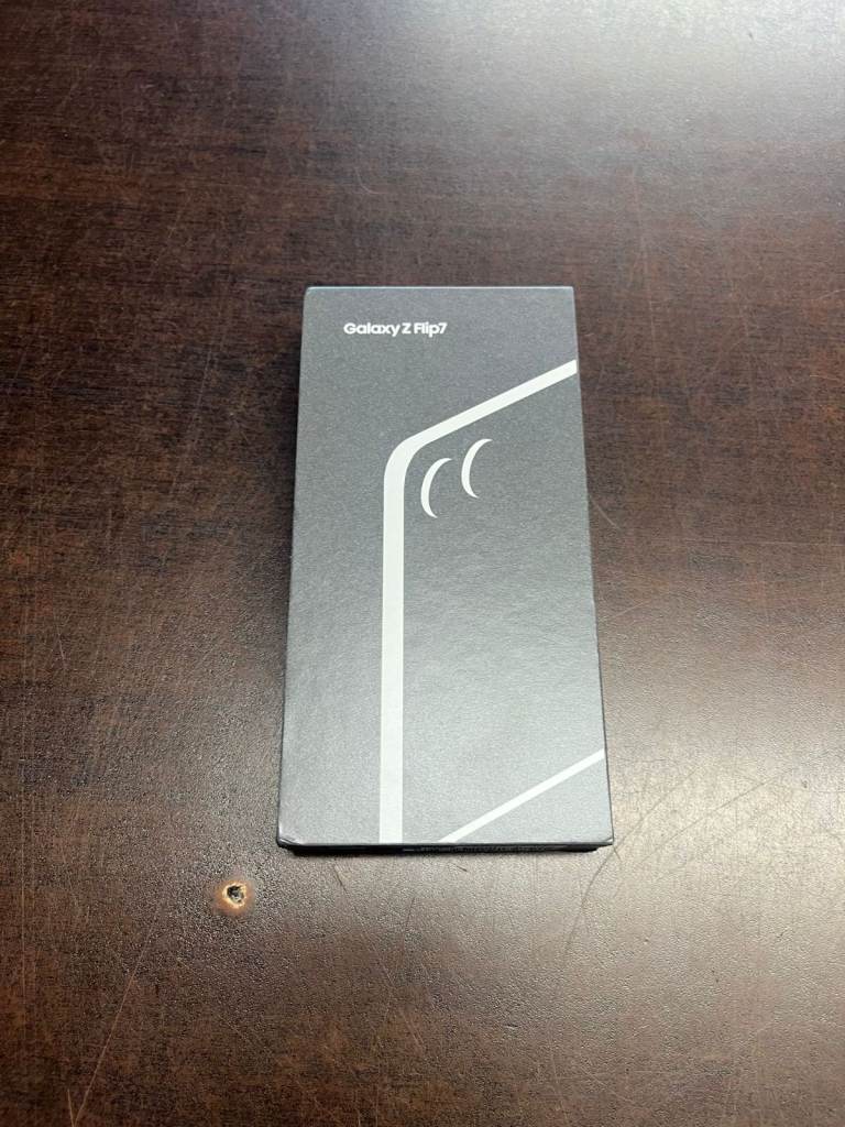 Samsung Galaxy z flip 7 256gb 5g £470 512gb £500 with Samsung warranty