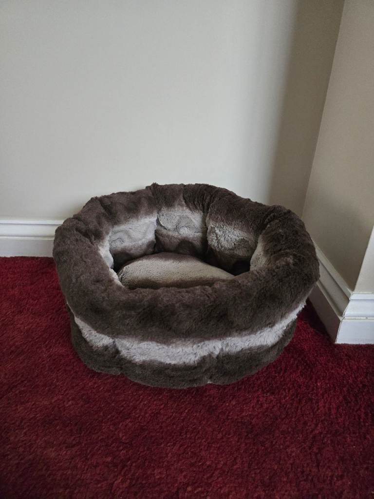Cat or small dog bed, very soft and cosy