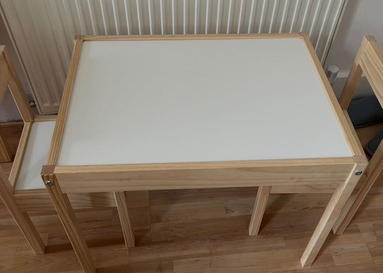 Kids Table and two chairs