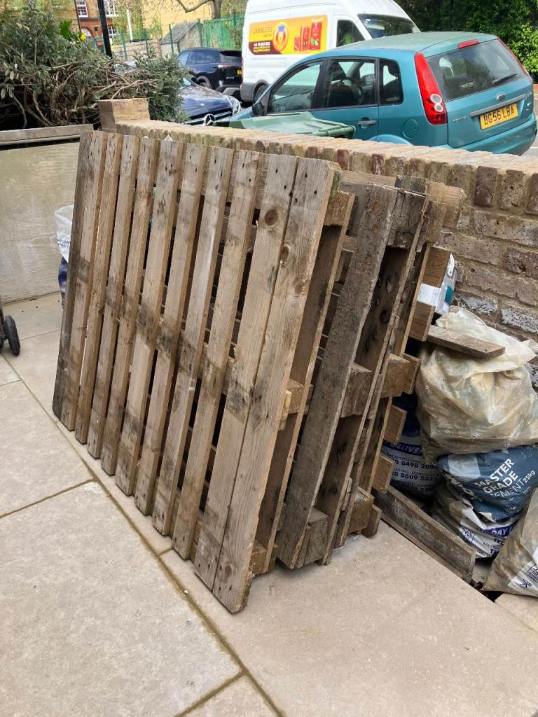FREE Wooden pallets x 3 