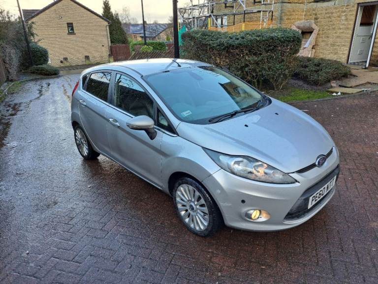 FORD FIESTA TITANIUM LOW MILEAGE FULL LEATHER HEATED SEATS PARKING SENSORS 