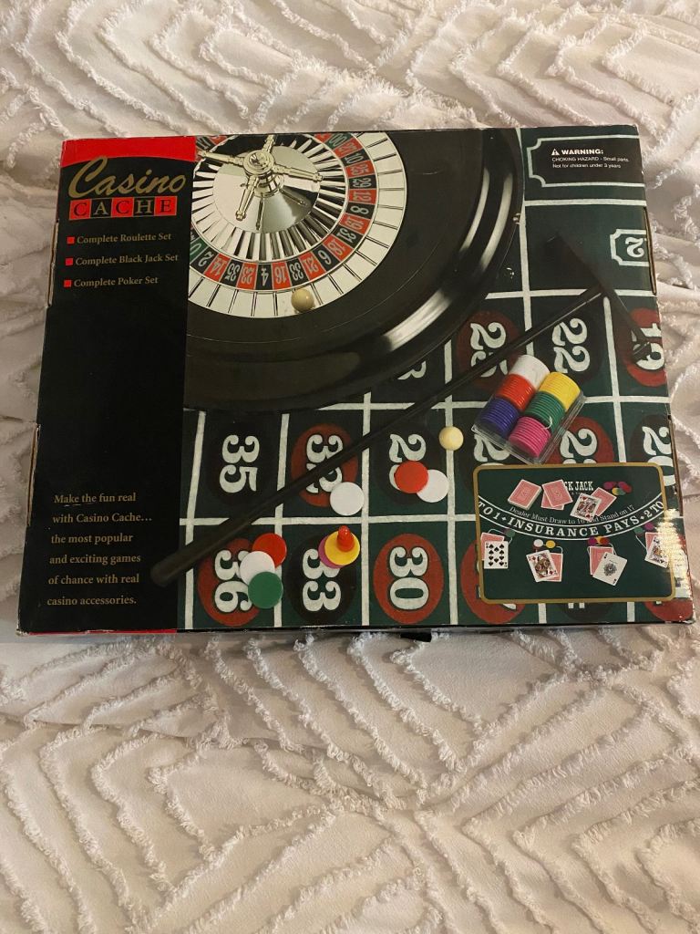 casino catch board game - Las Vegas style roulette wheel
