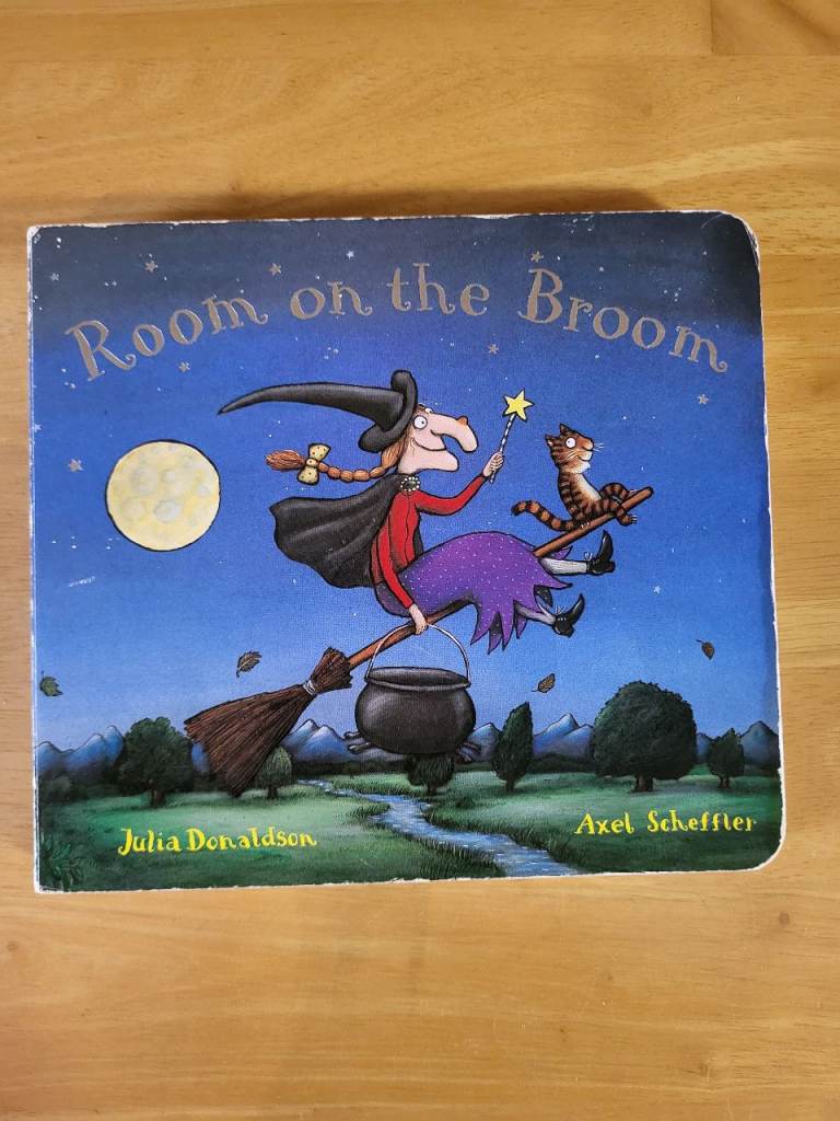 Room on the Broom by Julia Donaldson Illustrated Board Book 1st Ed 2001