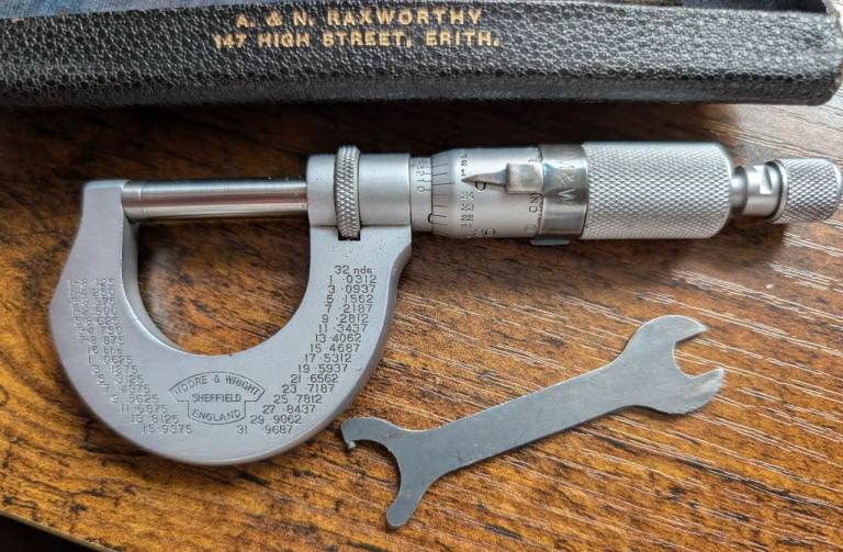 Vintage Antique Moore & Wright No.961B Micrometer Precise Measurements in Case