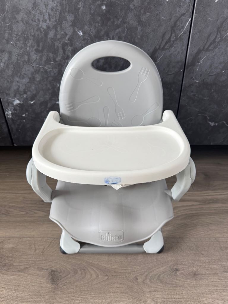 Chicco seat with tray, foldable