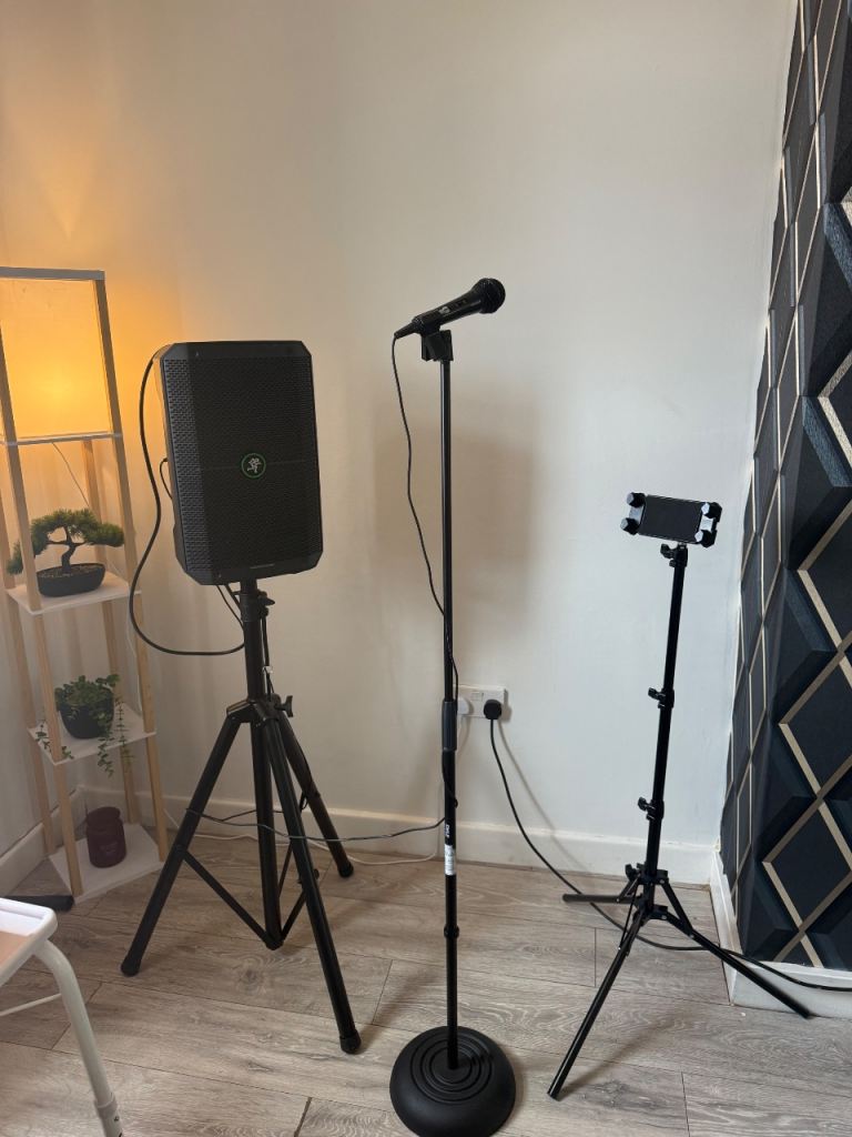 Mackie Speaker, Microphone & Phone Holder Tripods – Full Set