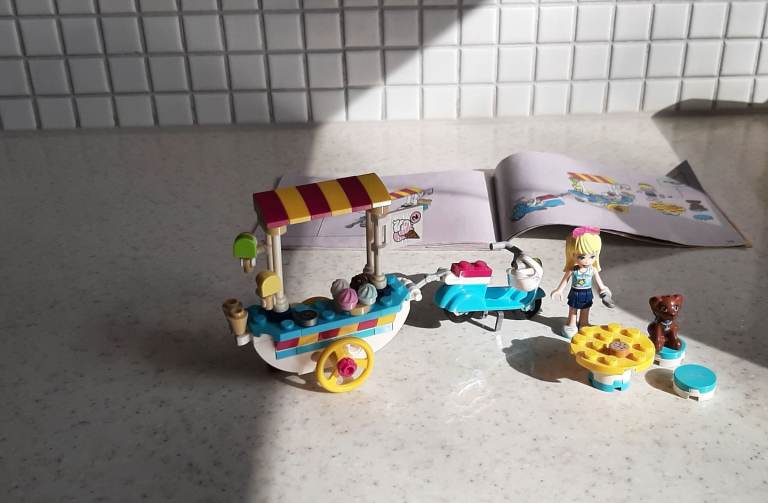 Lego Friends ice cream cart
