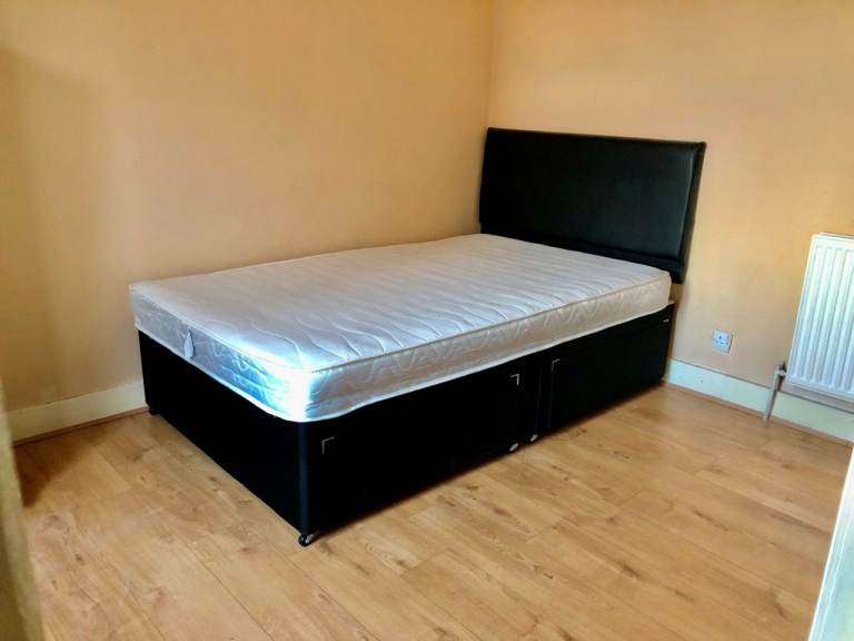 DOUBLE ROOM £599 - LARGE DOUBLE ROOM £700 (ALL BILLS INCLUDED)