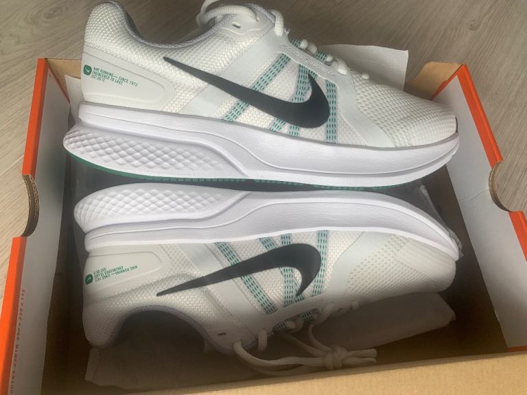 Nike Run Swift 2 Trainers – White with green lines , Brand New in Box