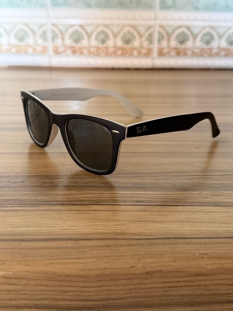 Ray-Ban Wayfarer Sunglasses – Black, 