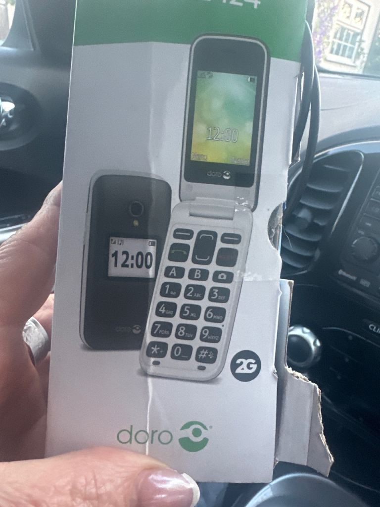 New Doro 124 Flip Phone – Easy to Use Mobile
