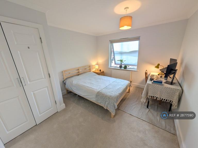 1 bedroom in Minutes From Queens Road Peckham, London, SE15 (#2877590)