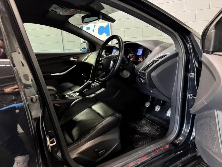 FORD FOCUS 2.0 T EcoBoost ST-3 Black Manual Petrol 2013